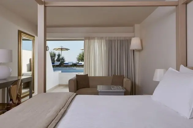 Design Tek Büyük Yataklı Oda, Havuz Kullanımı, Denize Bakan