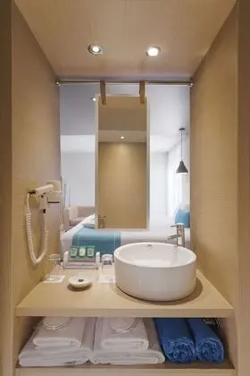 Design Tek Büyük Yataklı Oda, Havuz Kullanımı, Denize Bakan