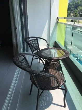 Üç Kişilik Oda, Balkon
