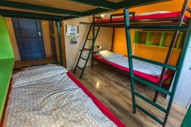 Standard Ortak Ranzalı Oda, Karma Ranzalı Oda (Negyagyas)