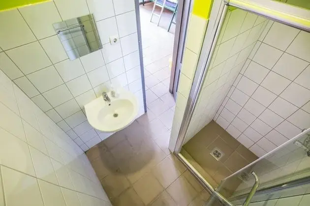 Standard Ortak Ranzalı Oda, Karma Ranzalı Oda (Negyagyas)