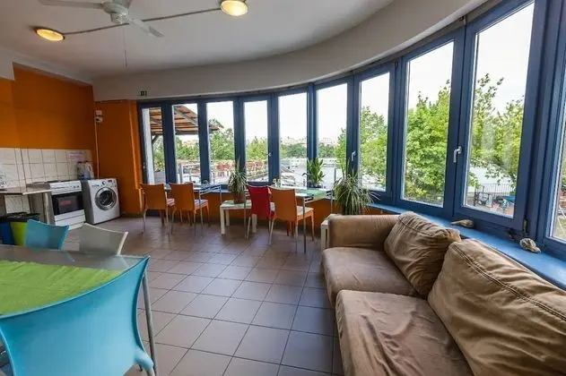 Standard Ortak Ranzalı Oda, Karma Ranzalı Oda (Negyagyas)