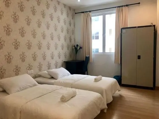İki Ayrı Yataklı Oda, Ortak Banyo