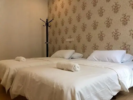 İki Ayrı Yataklı Oda, Ortak Banyo