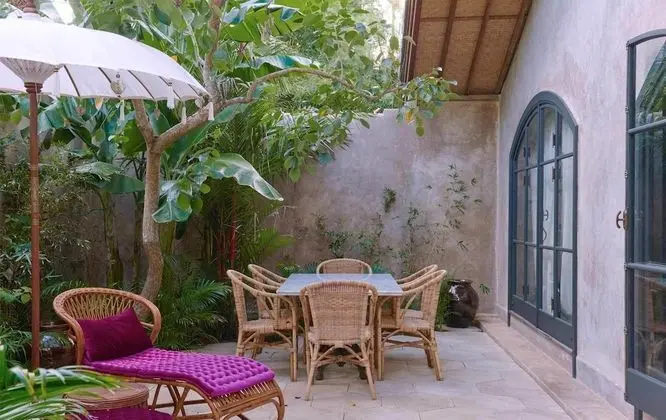 Villa (Desu House)
