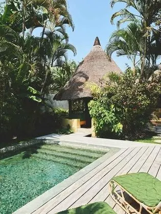 Villa (Round House)