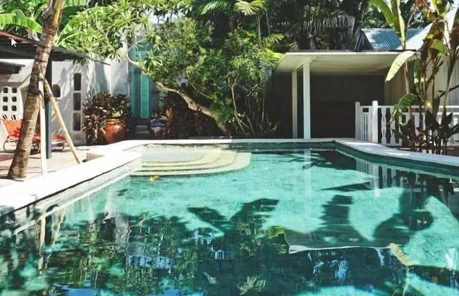 Villa (Round House)
