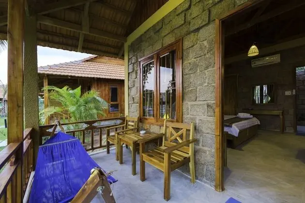 Deluxe Bungalov, Havuz Manzaralı
