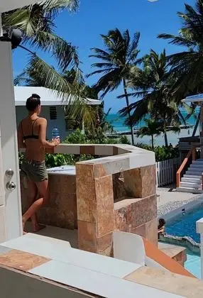 King Pool View
