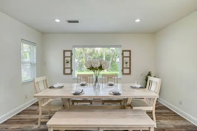 Ev (The Island Oasis)