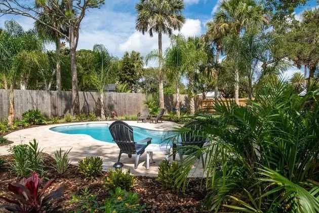 Ev (The Island Oasis)