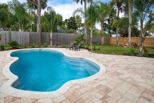 Ev (The Island Oasis)