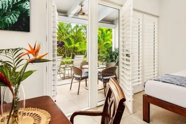 North Village Tropical View King ADA