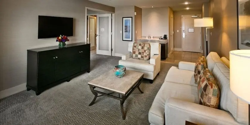 North Executive Suite, 1 King, Non-Smoking