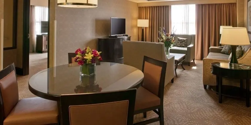 South Suite, 1 King, Non-Smoking