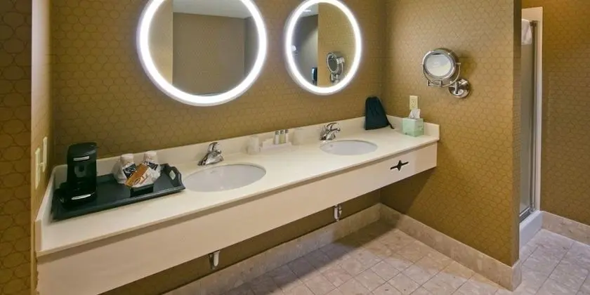 South Suite, 1 King, Non-Smoking