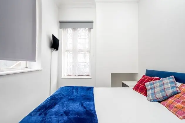 Tek Büyük Yataklı Oda, Ortak Banyo