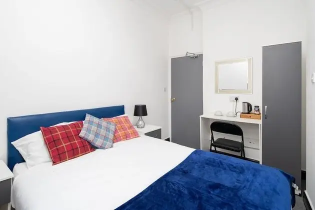 Tek Büyük Yataklı Oda, Ortak Banyo