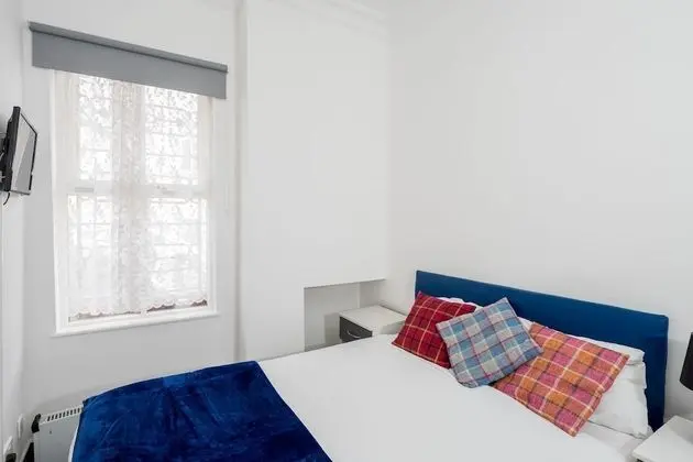 Tek Büyük Yataklı Oda, Ortak Banyo