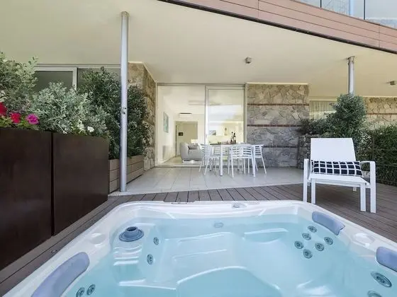 Deluxe Apart Daire, Jakuzi