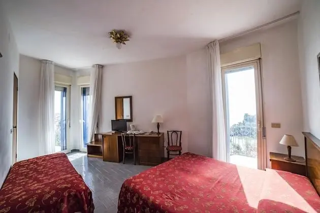 Standard Üç Kişilik Oda, Deniz Manzaralı