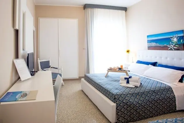 Superior Tek Büyük Yataklı Oda, Balkon, Bahçe Manzaralı