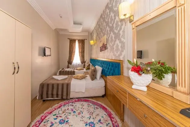 DELUXE DOUBLE OR TWIN ROOM