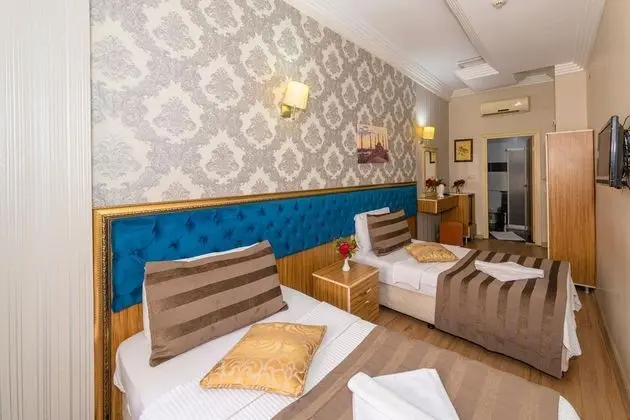 DELUXE DOUBLE OR TWIN ROOM
