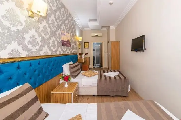 DELUXE DOUBLE OR TWIN ROOM