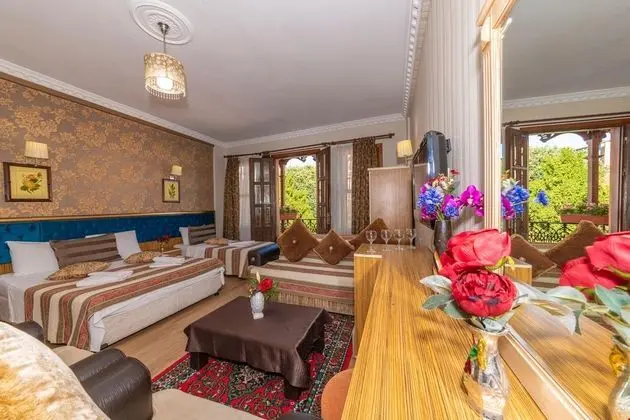 FAMILY ROOM