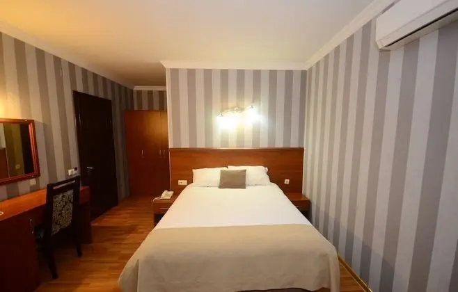 Economy Tek Büyük Yataklı Oda
