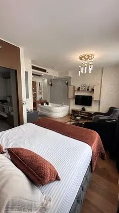 Jakuzili Suite
