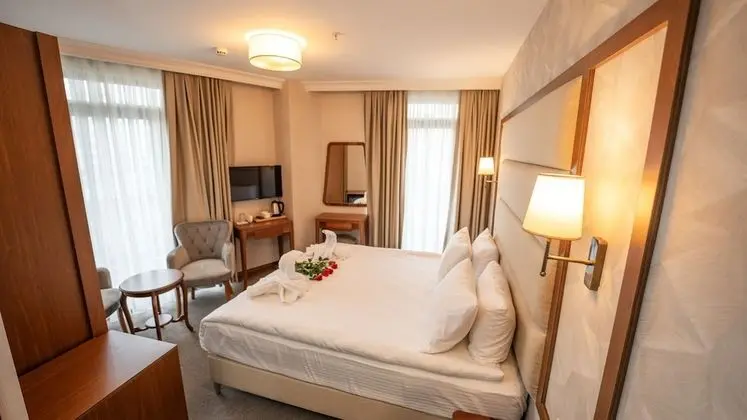 Deluxe King Room City View