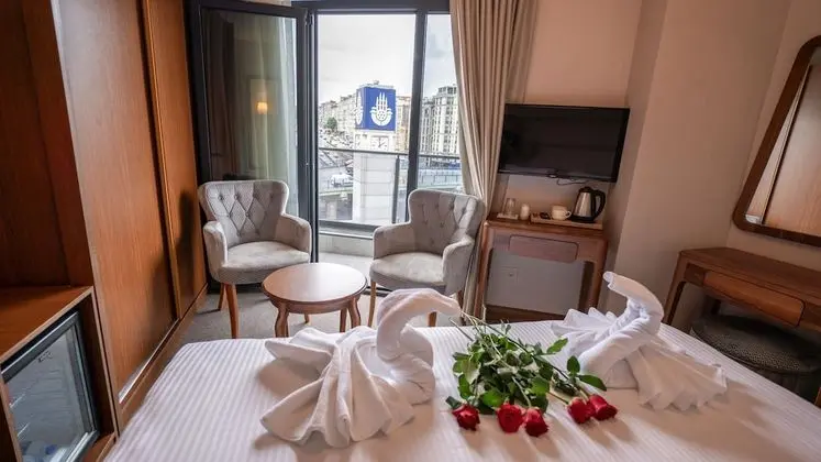 Deluxe King Room City View