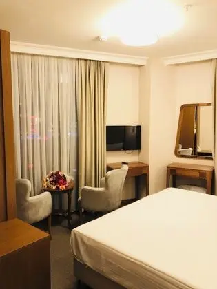 Deluxe King Room City View