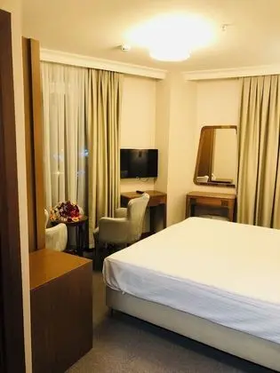 Deluxe King Room City View