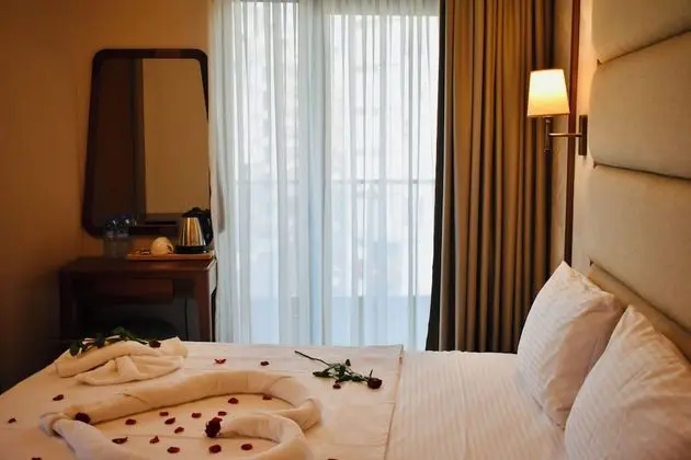 Deluxe King Room City View