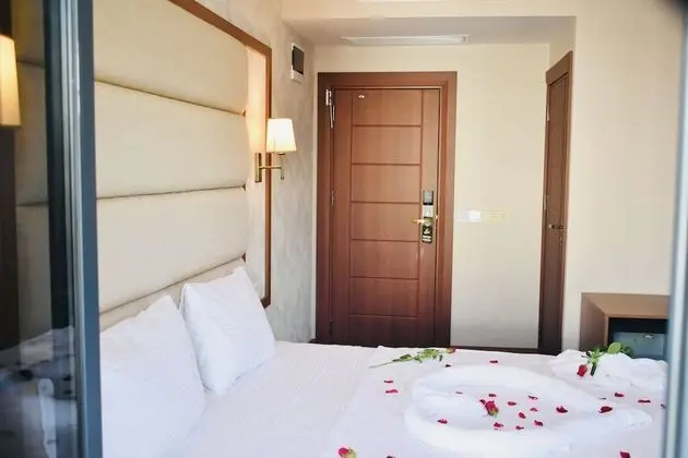 Deluxe King Room City View