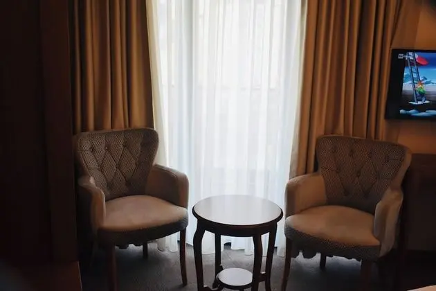 Deluxe King Room City View