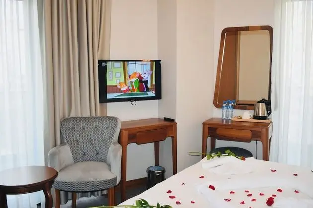 Deluxe King Room City View