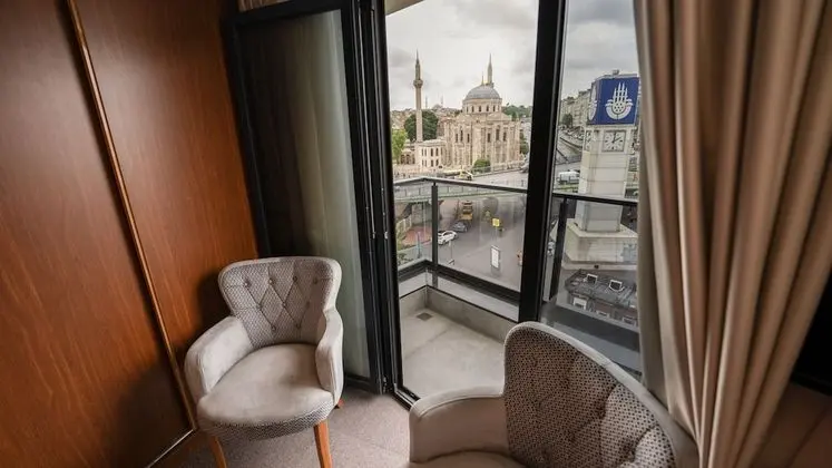 Deluxe King Room City View