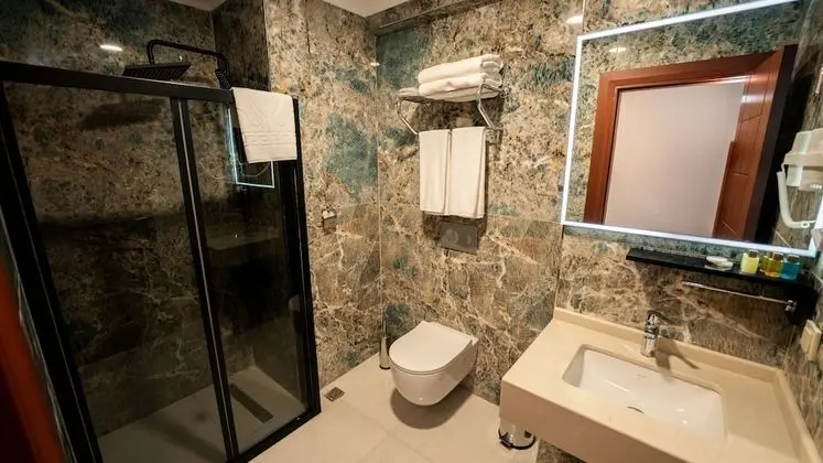 Deluxe King Room City View