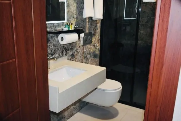 Deluxe King Room City View