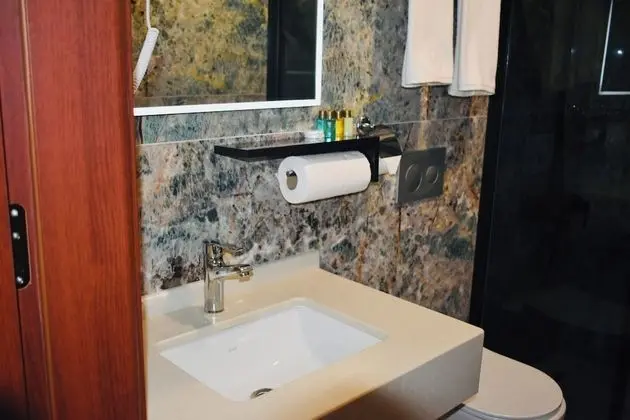 Deluxe King Room City View