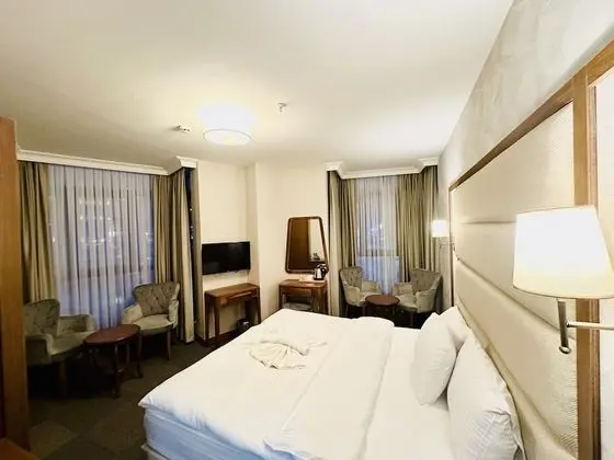 Deluxe King Room City View