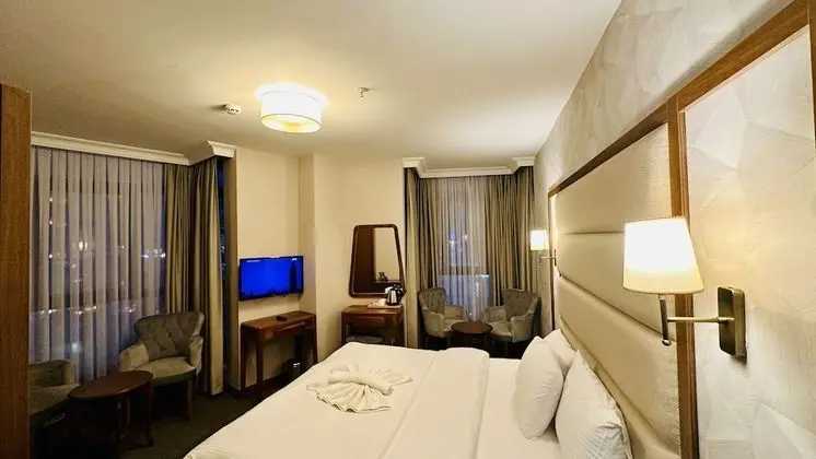 Deluxe King Room City View