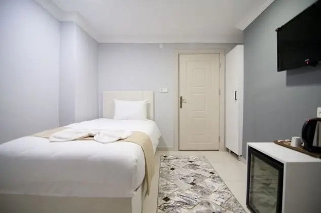 (A) Economy Double Room