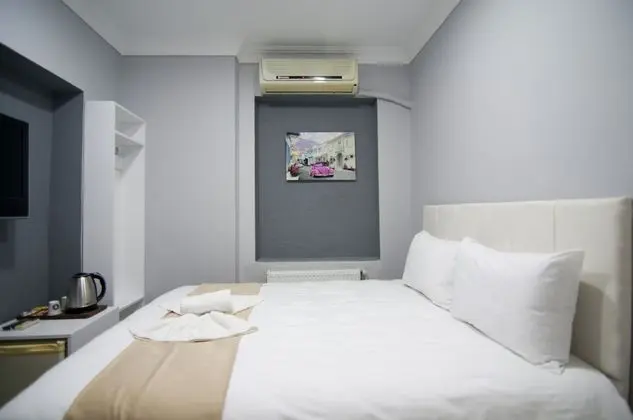(A) Economy Double Room