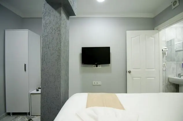 (A) Economy Double Room