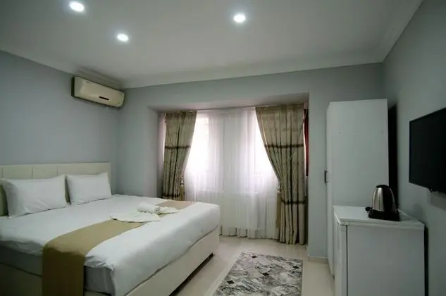 (B) Standard Double Room